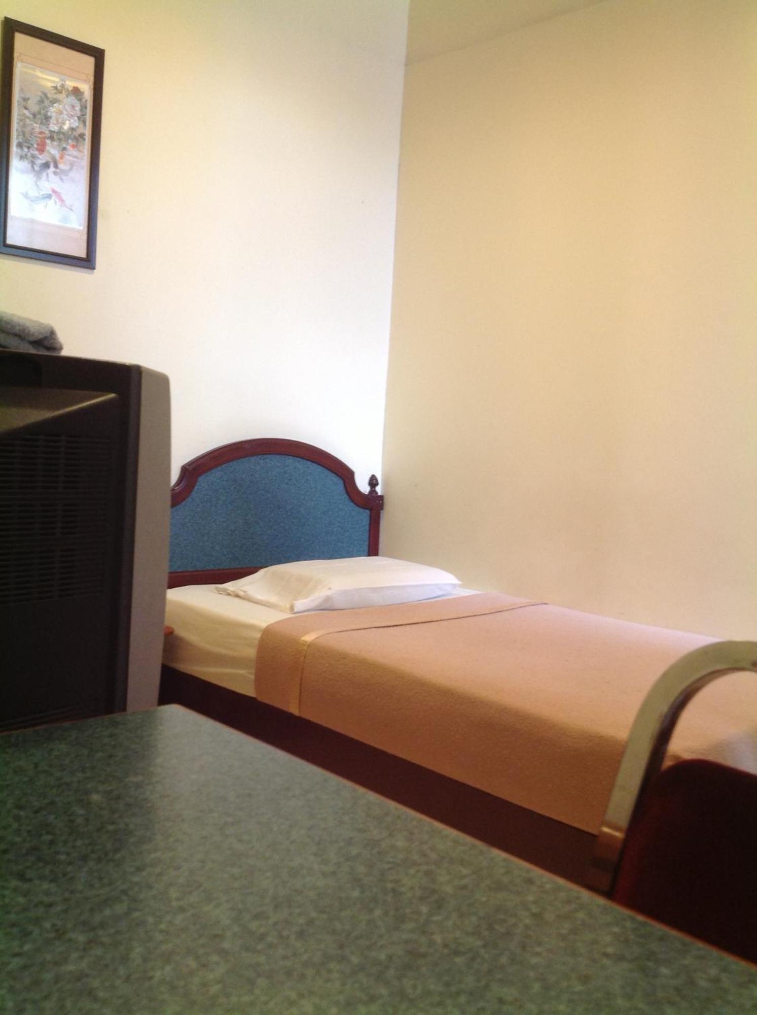 Hotel Morning Glory Kudat Quarto foto
